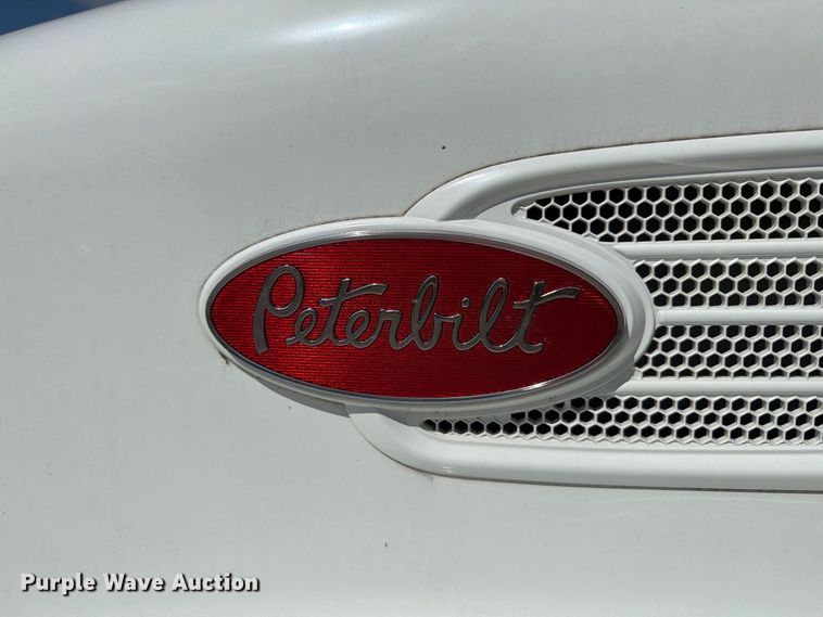 image for item FT6175 2008 Peterbilt 325 rollback truck