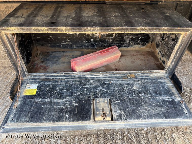 image for item FT6175 2008 Peterbilt 325 rollback truck