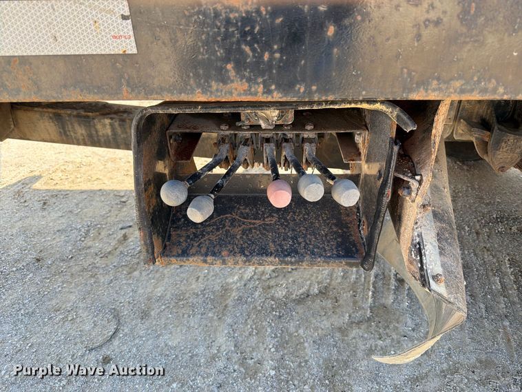 image for item FT6175 2008 Peterbilt 325 rollback truck