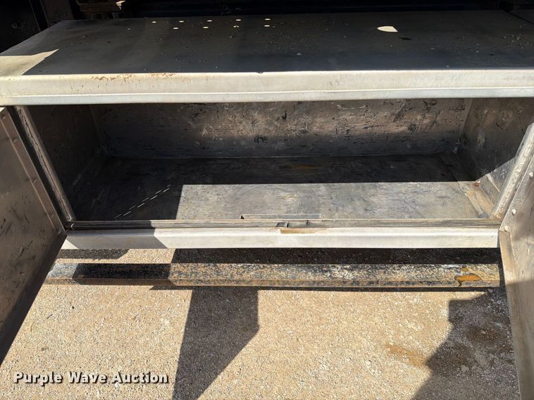 image for item FT6175 2008 Peterbilt 325 rollback truck