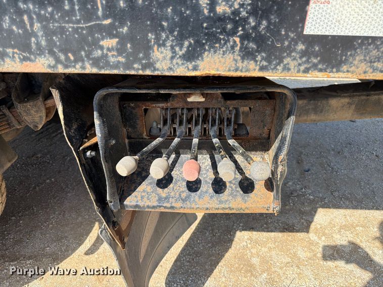 image for item FT6175 2008 Peterbilt 325 rollback truck