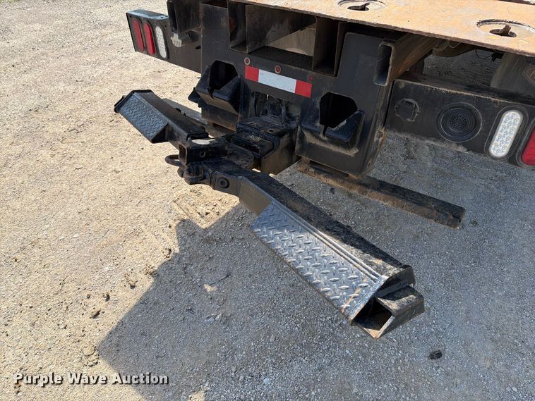 image for item FT6175 2008 Peterbilt 325 rollback truck