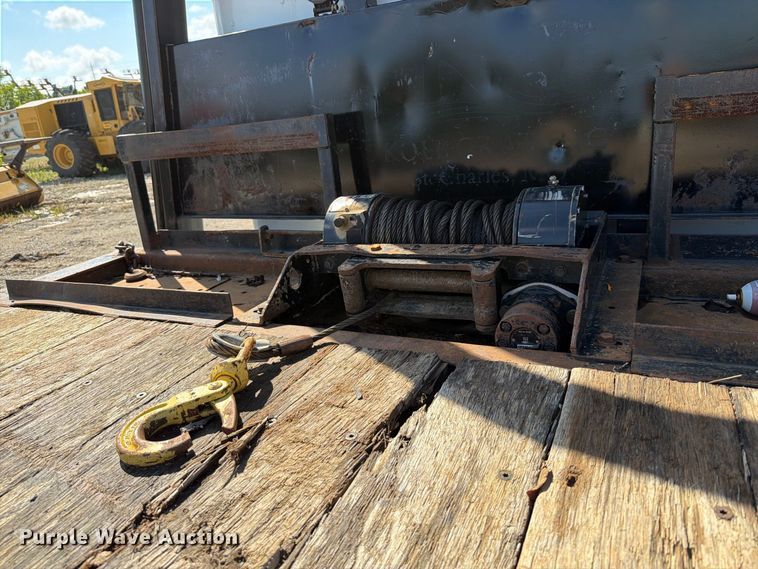 image for item FT6175 2008 Peterbilt 325 rollback truck