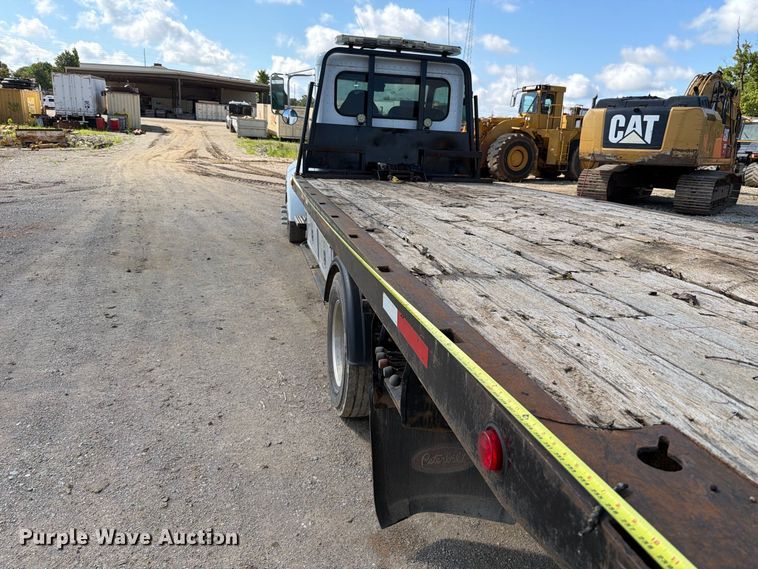 image for item FT6175 2008 Peterbilt 325 rollback truck