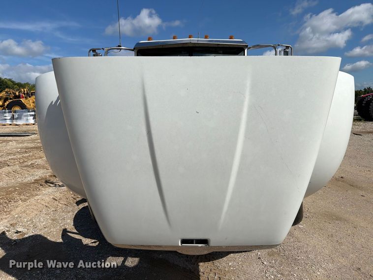 image for item FT6175 2008 Peterbilt 325 rollback truck