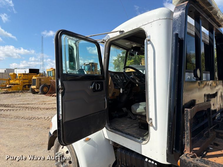 image for item FT6175 2008 Peterbilt 325 rollback truck