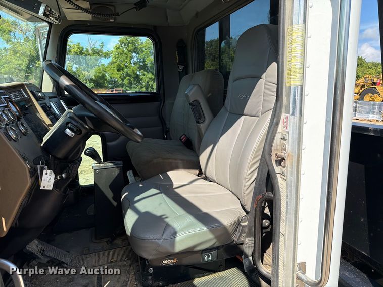 image for item FT6175 2008 Peterbilt 325 rollback truck