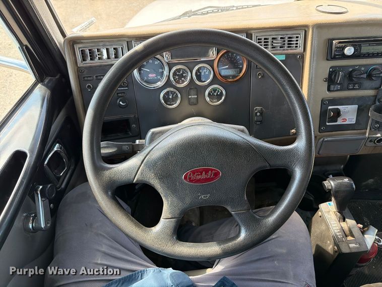 image for item FT6175 2008 Peterbilt 325 rollback truck