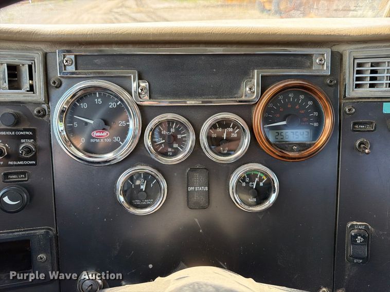 image for item FT6175 2008 Peterbilt 325 rollback truck