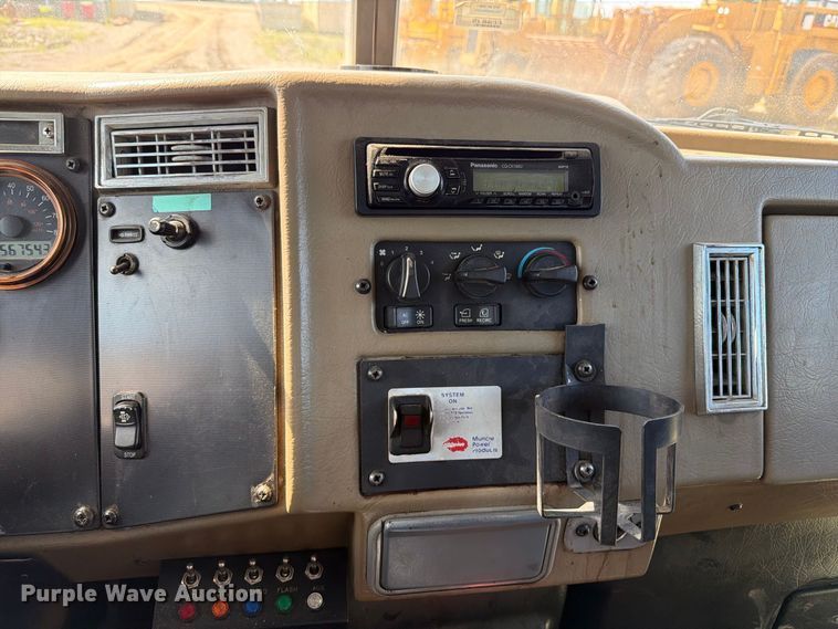 image for item FT6175 2008 Peterbilt 325 rollback truck