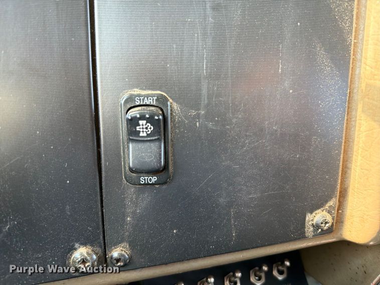 image for item FT6175 2008 Peterbilt 325 rollback truck