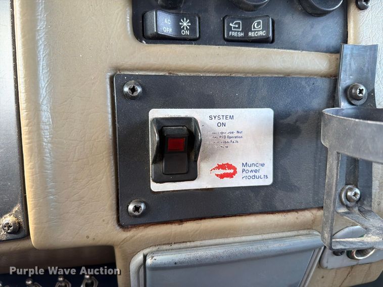 image for item FT6175 2008 Peterbilt 325 rollback truck