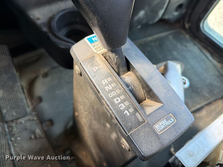 image for item FT6175 2008 Peterbilt 325 rollback truck