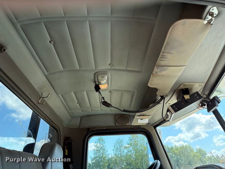 image for item FT6175 2008 Peterbilt 325 rollback truck