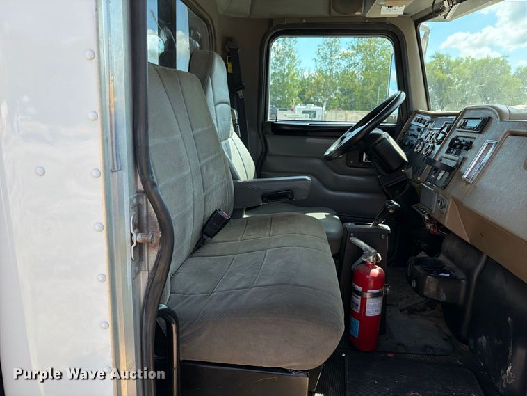 image for item FT6175 2008 Peterbilt 325 rollback truck