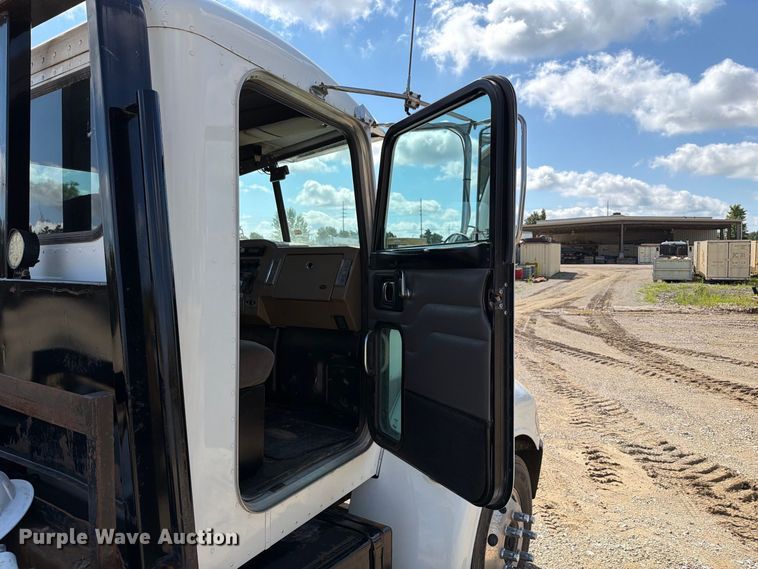 image for item FT6175 2008 Peterbilt 325 rollback truck