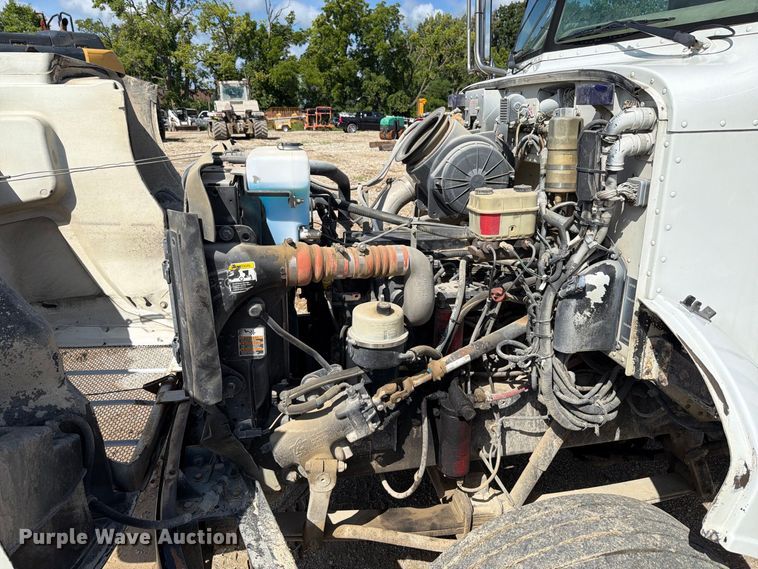 image for item FT6175 2008 Peterbilt 325 rollback truck