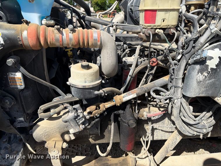 image for item FT6175 2008 Peterbilt 325 rollback truck