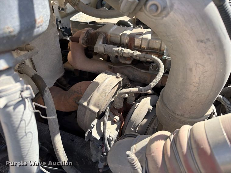 image for item FT6175 2008 Peterbilt 325 rollback truck
