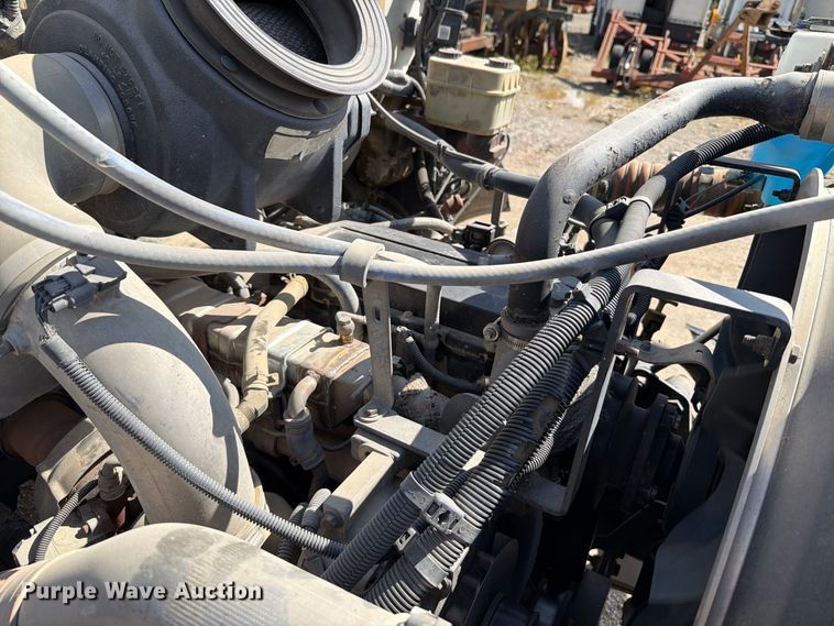 image for item FT6175 2008 Peterbilt 325 rollback truck