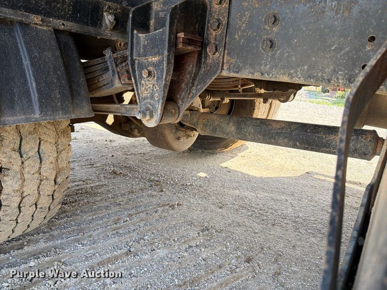 image for item FT6175 2008 Peterbilt 325 rollback truck
