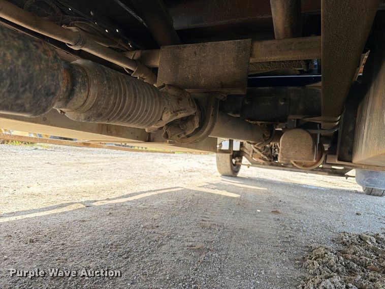image for item FT6175 2008 Peterbilt 325 rollback truck