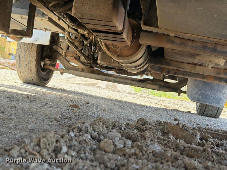 image for item FT6175 2008 Peterbilt 325 rollback truck