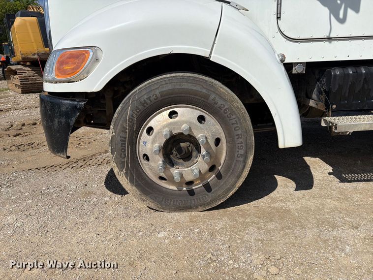 image for item FT6175 2008 Peterbilt 325 rollback truck