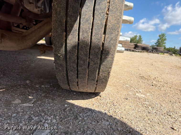 image for item FT6175 2008 Peterbilt 325 rollback truck