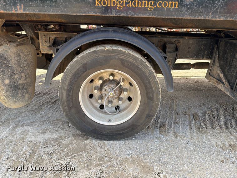image for item FT6175 2008 Peterbilt 325 rollback truck