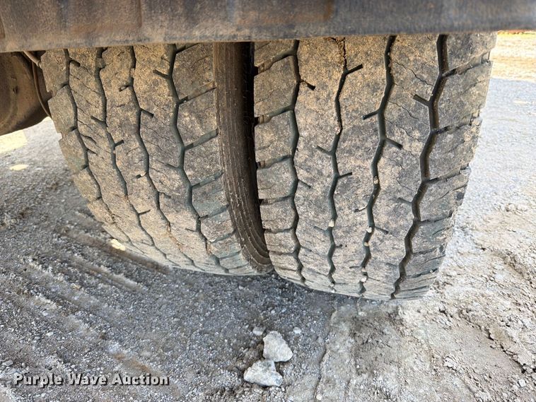 image for item FT6175 2008 Peterbilt 325 rollback truck