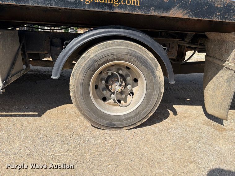 image for item FT6175 2008 Peterbilt 325 rollback truck