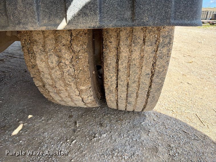 image for item FT6175 2008 Peterbilt 325 rollback truck