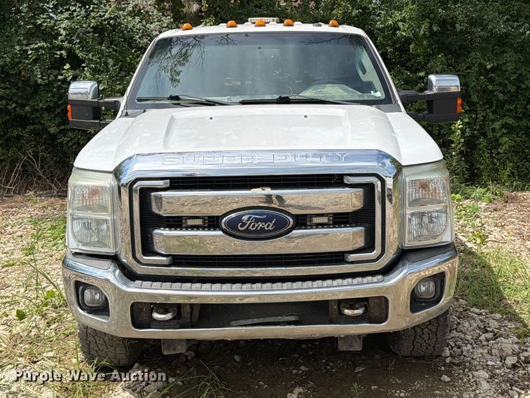 image for item FT6176 2015 Ford F250 Super Duty XLT Crew Cab pickup truck