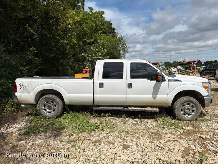 image for item FT6176 2015 Ford F250 Super Duty XLT Crew Cab pickup truck