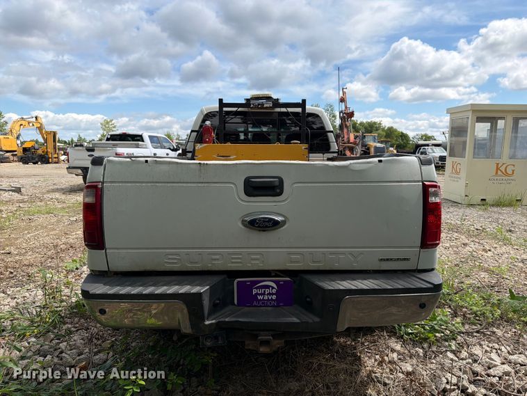image for item FT6176 2015 Ford F250 Super Duty XLT Crew Cab pickup truck