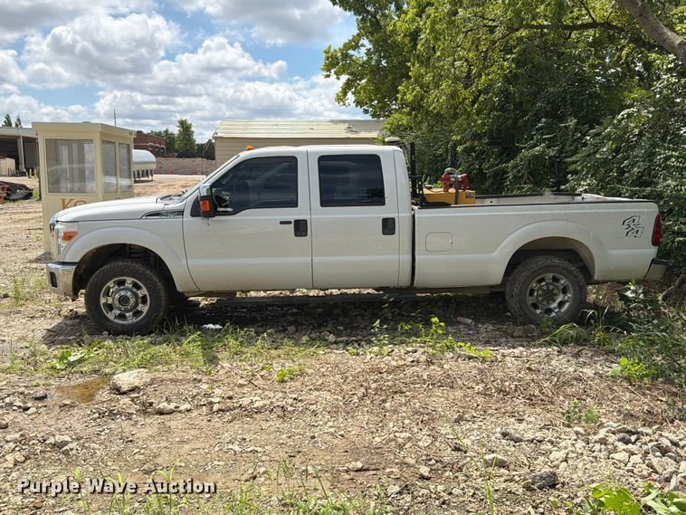 image for item FT6176 2015 Ford F250 Super Duty XLT Crew Cab pickup truck