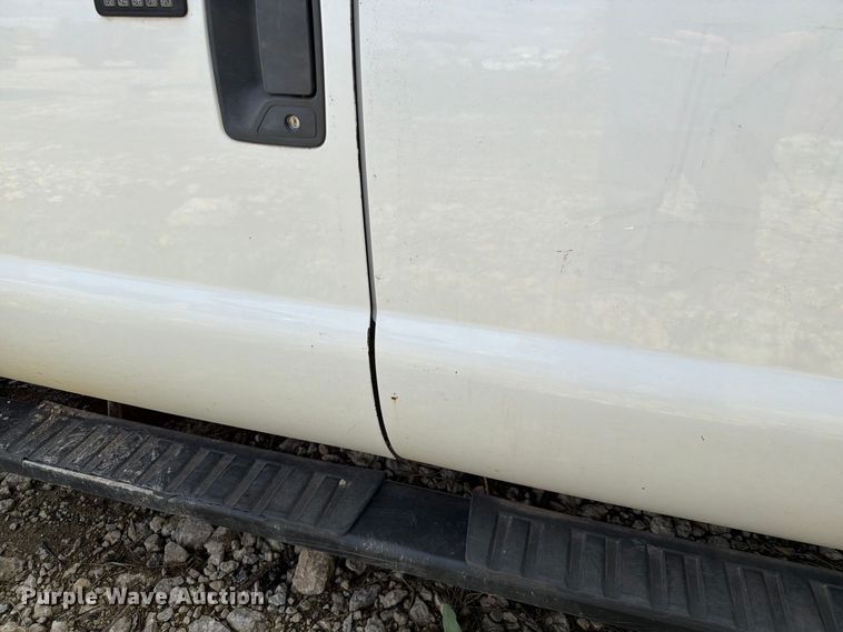image for item FT6176 2015 Ford F250 Super Duty XLT Crew Cab pickup truck