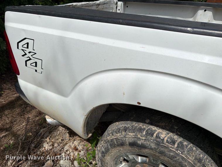 image for item FT6176 2015 Ford F250 Super Duty XLT Crew Cab pickup truck