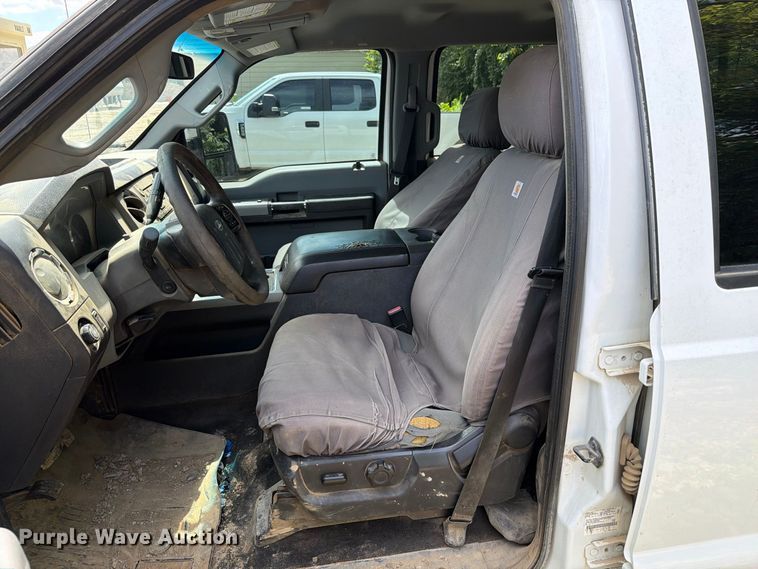 image for item FT6176 2015 Ford F250 Super Duty XLT Crew Cab pickup truck
