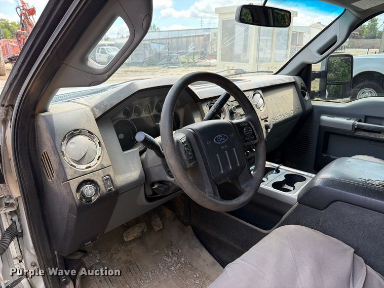 image for item FT6176 2015 Ford F250 Super Duty XLT Crew Cab pickup truck