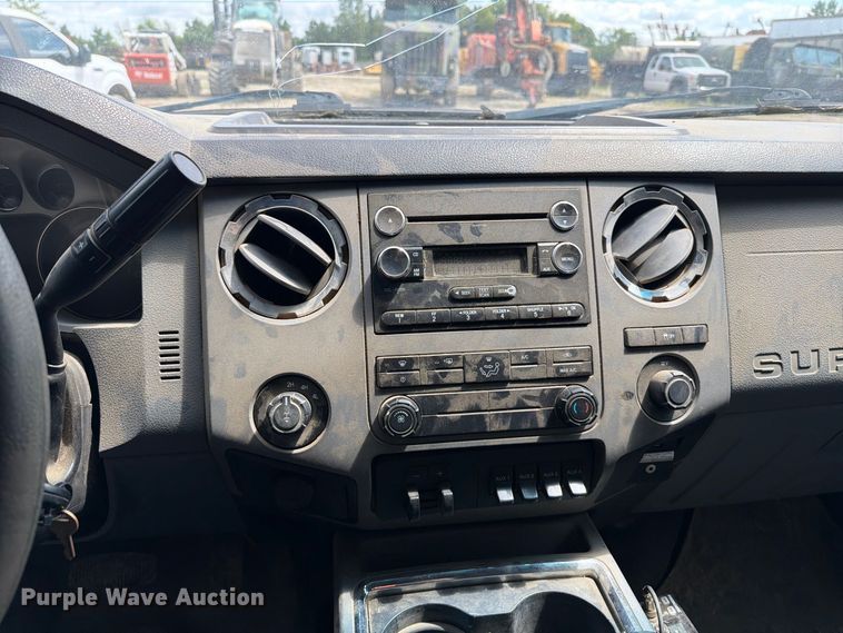 image for item FT6176 2015 Ford F250 Super Duty XLT Crew Cab pickup truck