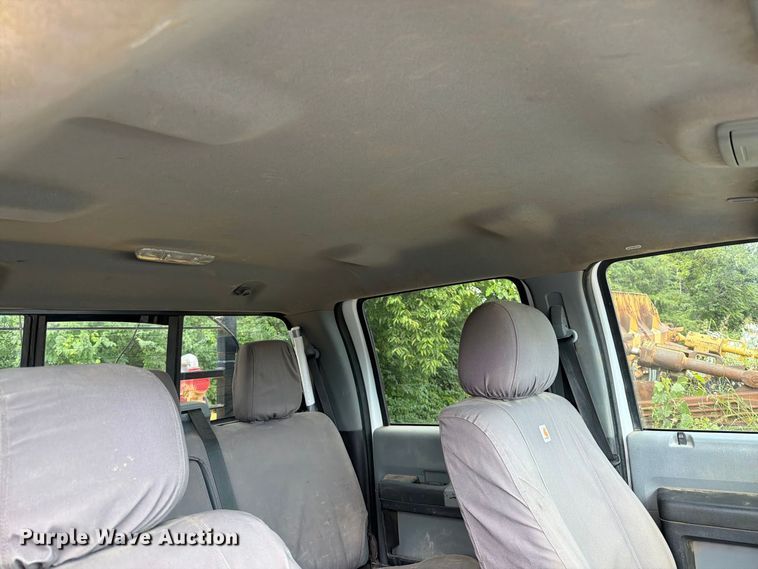 image for item FT6176 2015 Ford F250 Super Duty XLT Crew Cab pickup truck
