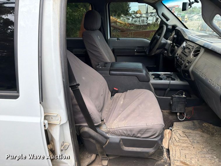 image for item FT6176 2015 Ford F250 Super Duty XLT Crew Cab pickup truck