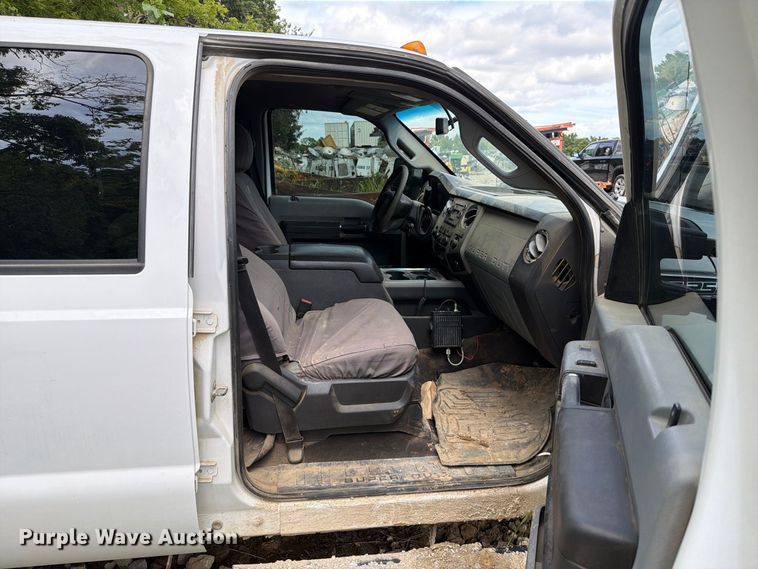 image for item FT6176 2015 Ford F250 Super Duty XLT Crew Cab pickup truck