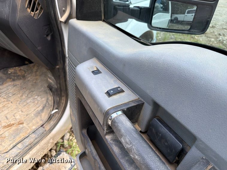 image for item FT6176 2015 Ford F250 Super Duty XLT Crew Cab pickup truck