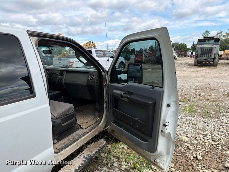image for item FT6176 2015 Ford F250 Super Duty XLT Crew Cab pickup truck