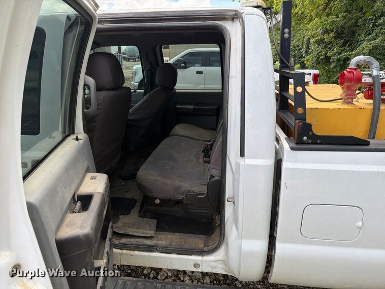 image for item FT6176 2015 Ford F250 Super Duty XLT Crew Cab pickup truck