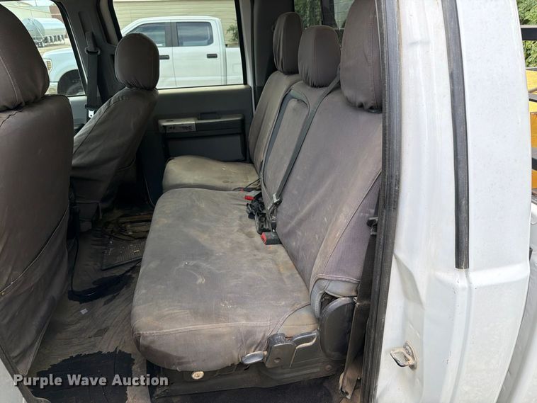 image for item FT6176 2015 Ford F250 Super Duty XLT Crew Cab pickup truck