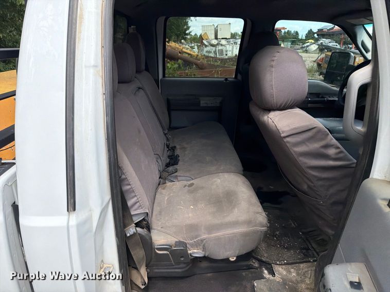 image for item FT6176 2015 Ford F250 Super Duty XLT Crew Cab pickup truck